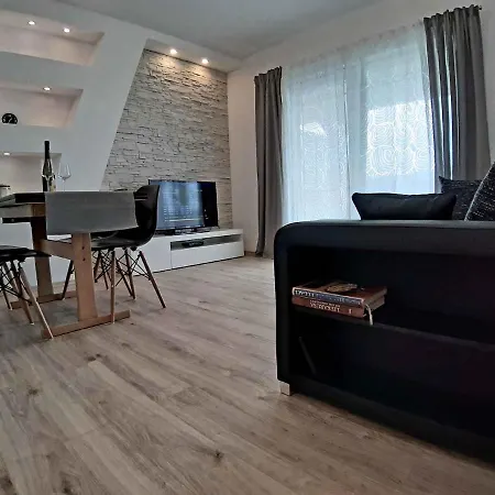 In 35929 Apartman *