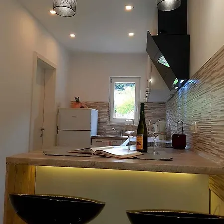 In 35929 * Supetarska Draga